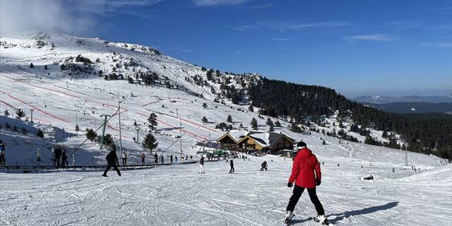 Kartalkaya'da kayak ve snowboard yaparak tatil keyfi yaşadılar