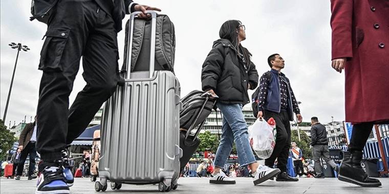 Çin, Kovid-19 nedeniyle uluslararası uçuşlara getirdiği kısıtlamaları kaldırıyor
