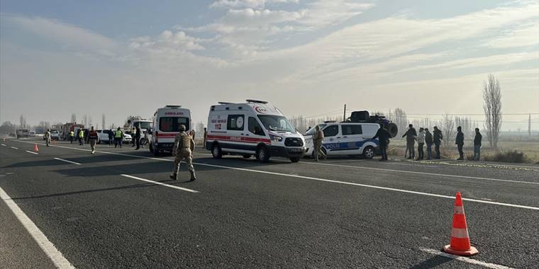 Iğdır'da zırhlı aracın devrilmesi sonucu 12 asker yaralandı