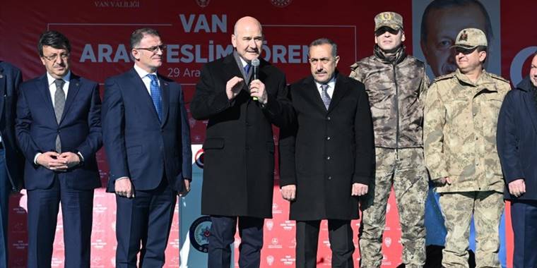 İçişleri Bakanı Soylu, Van'da araç teslim törenine katıldı