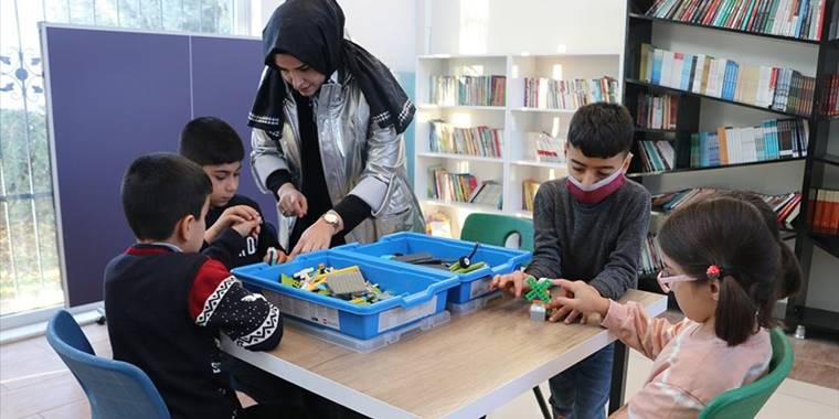 Kadın doktorların kurduğu robotik kodlama sınıflarında öğrenciler geleceğe hazırlanıyor