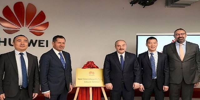 Huawei Türkiye'nin Ankara'daki yeni Ar-Ge Merkezi Bakan Varank tarafından açıldı