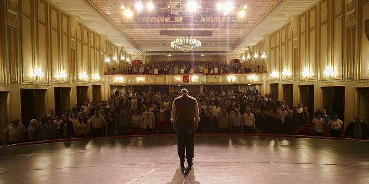 2022'de sanatseverler tiyatro salonlarını doldurdu