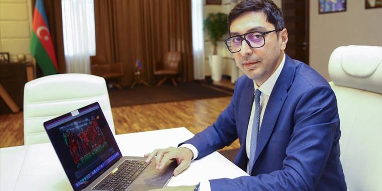 Azerbaycan Gençlik ve Spor Bakanı Gayıbov, oyunu "Hakkari'de festival havası" fotoğrafından yana kullandı