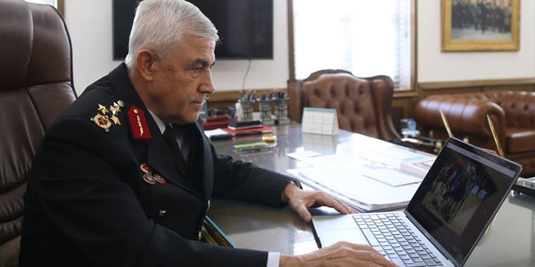 Jandarma Genel Komutanı Orgeneral Çetin,  AA'nın "Yılın Fotoğrafları" oylamasına katıldı