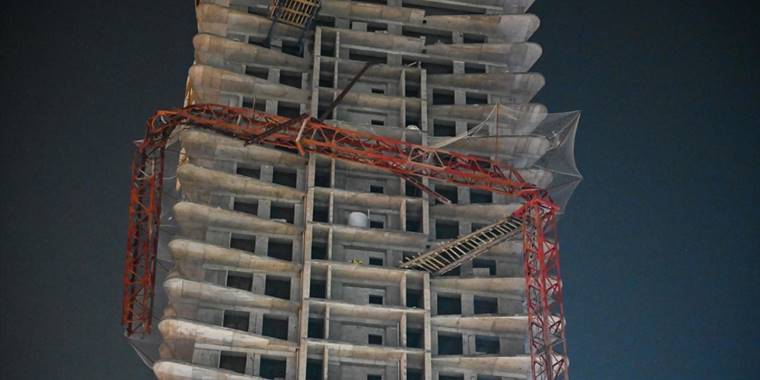 İzmir'de inşaatta yaşanan vinç kazasında 5 kişi öldü, 2 kişi yaralandı