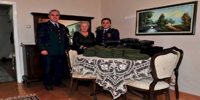 Hatice Teyze'den Mehmetçik'i ısıtan hediye