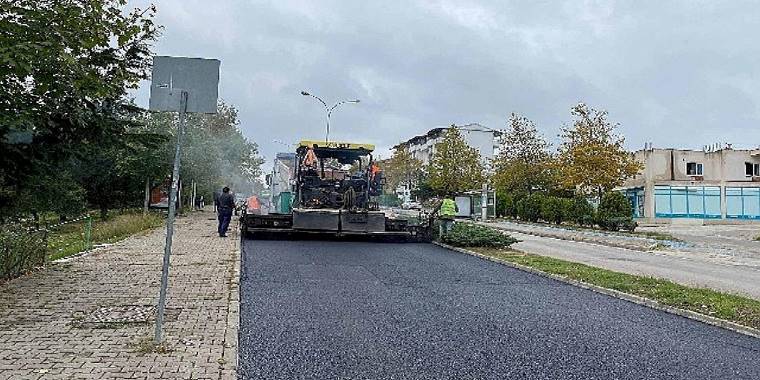 17 Ağustos Bulvarında üstyapı yenileniyor ve otopark yapılıyor