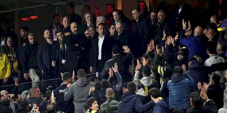 Fenerbahçe Galatasaray maçı sonrası taraftarlardan Ali Koç'a tepki!