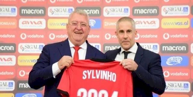 Sylvinho Arnavutluk Milli Takımı'nın başına getirildi