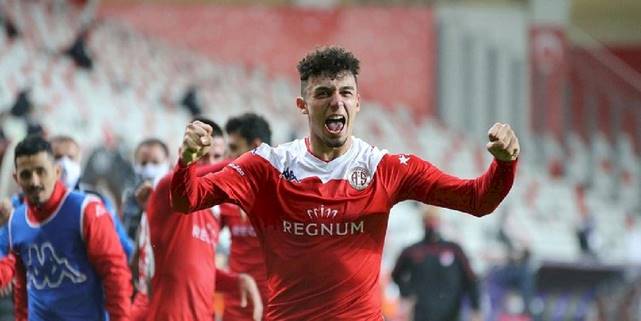 Antalyaspor'da Gökdeniz Bayrakdar Bodrumspor'a kiralandı!