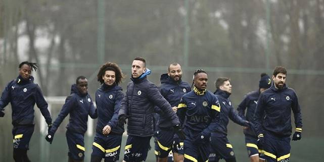 Fenerbahçe'de Gaziantep FK maçı hazırlıkları sürüyor