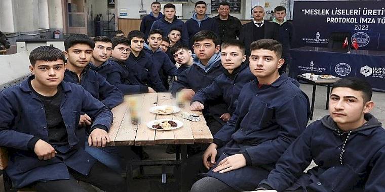 Bergama'nın parklarını öğrencilerin yaptığı banklar süsleyecek