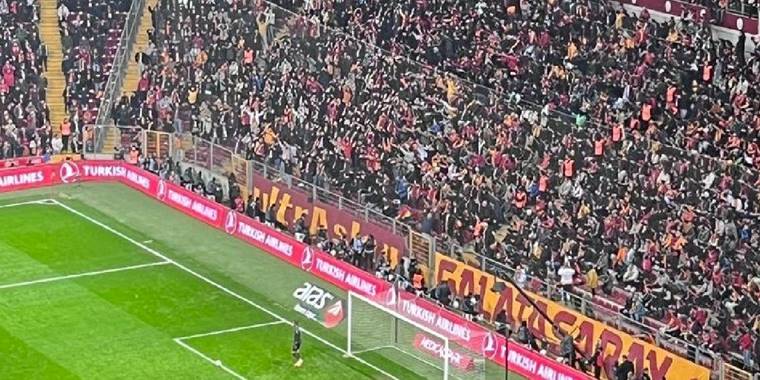 Galatasaray Hatayspor maçında Meksika dalgası şov!