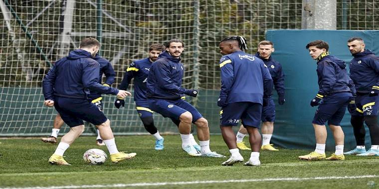 TRANSFER HABERİ: Fenerbahçeli yıldız zam istedi! İç transfer görüşmeleri başlıyor