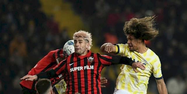 Gaziantep FK - Fenerbahçe maçında kırmızı çıktı! İşte o anlar!