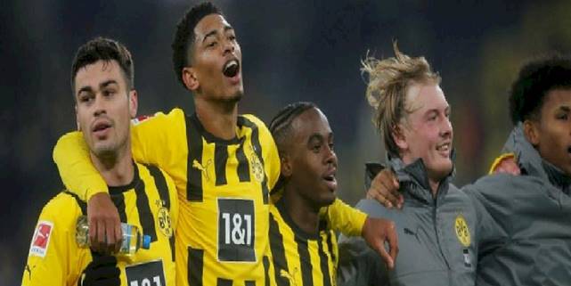 Borussia Dortmund 4-3 Augsburg (MAÇ SONUCU - ÖZET) 7 gollü maç Dortmund'un!