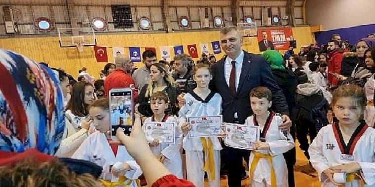 410 Gölcük Belediyesi Taekwando Sporcusu Kuşak Atladı
