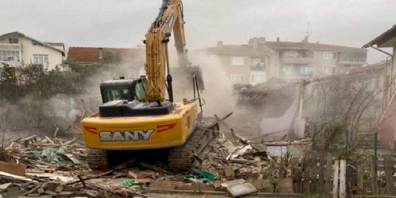 Gölcük riskli yapılardan arındırılıyor