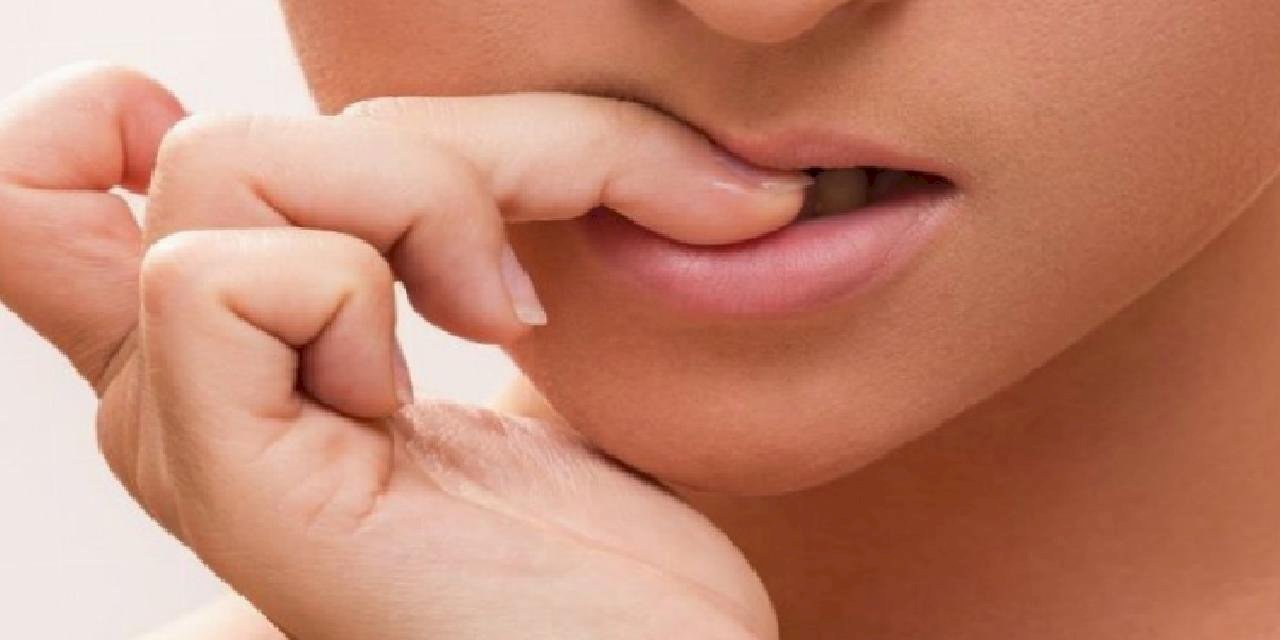 Tırnak yeme sorununa nasıl engel oluruz?