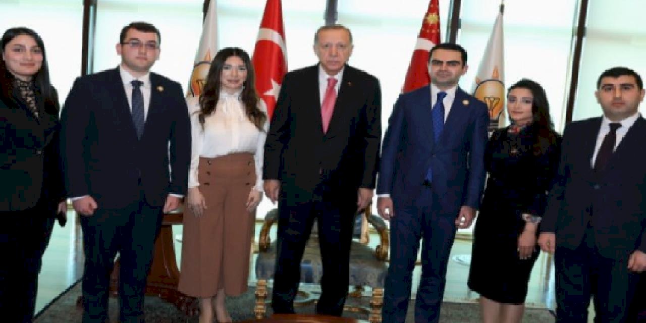 Azerbaycanlı gençlerden Cumhurbaşkanı Erdoğan'a ziyaret