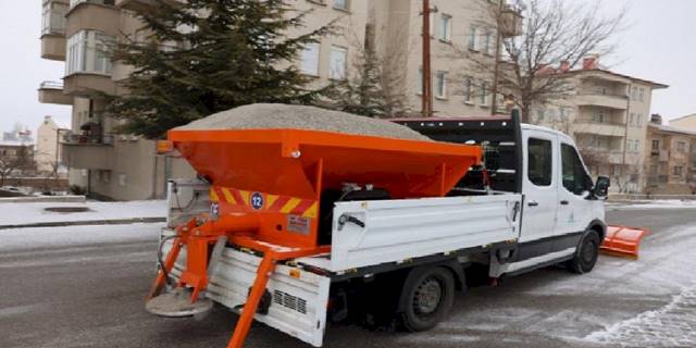 Nevşehir Belediyesi'nden tuzlama mesaisi