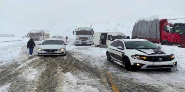 Bingöl'de iki nokta TIR geçişlerine kapatıldı!