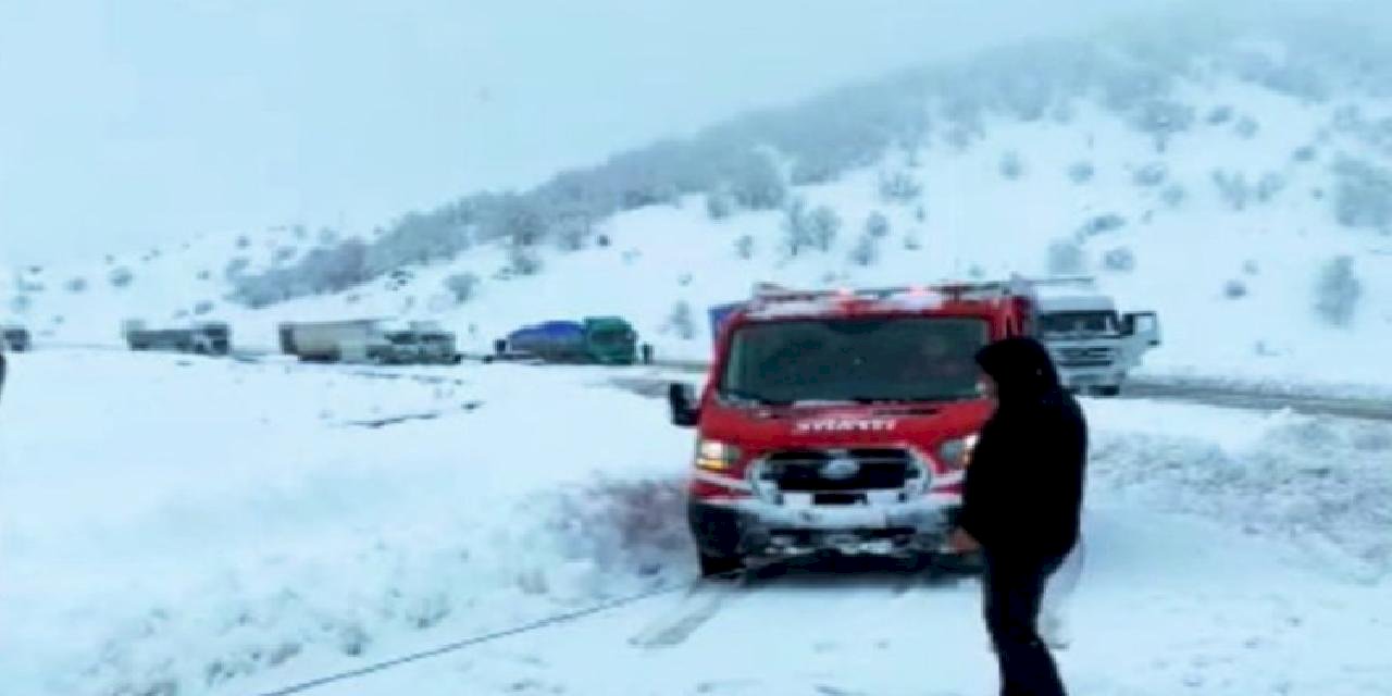 Bingöl'de yolda kalanların imdadına yetişti