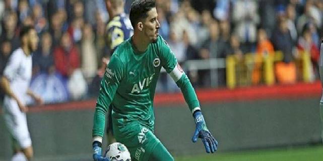 Adana Demirspor Fenerbahçe maçında Altay Bayındır'ın pozisyonu gündem yarattı!
