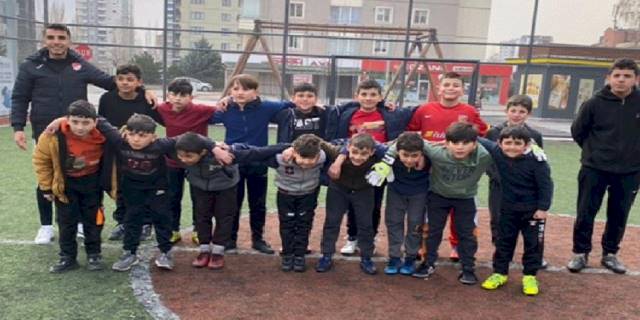 Kayseri Melikgazi'de futbol kursuna büyük ilgi