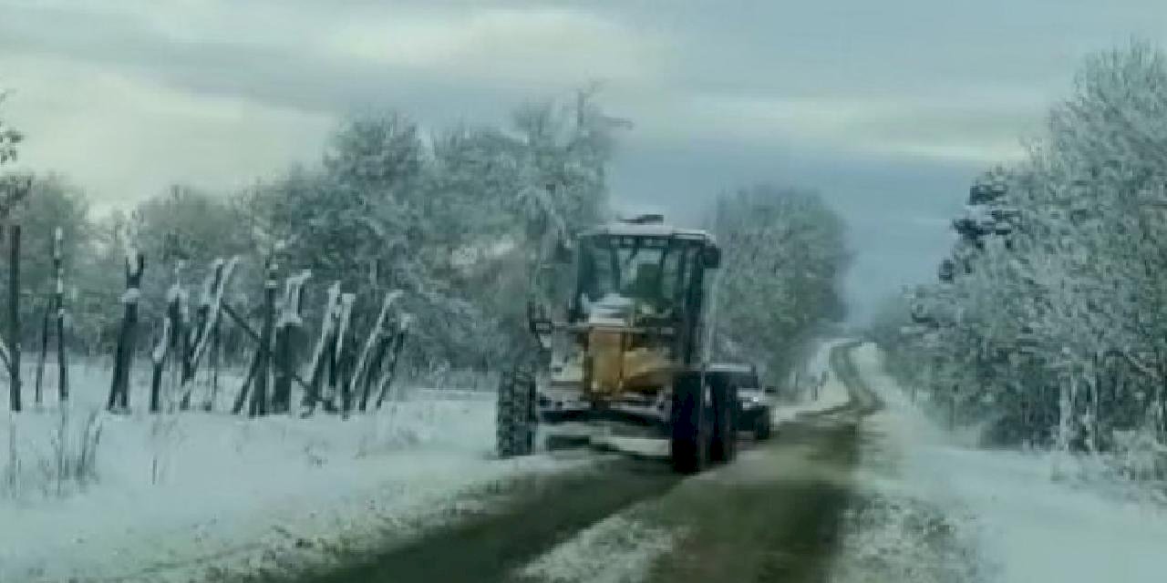 Bilecik'te köy yollarında kar mesaisi