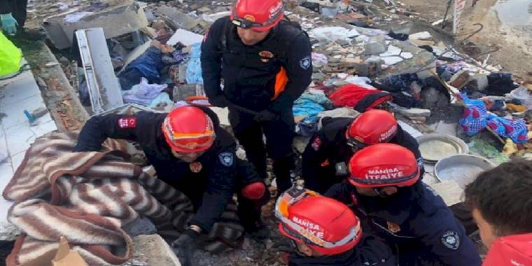 Manisa ekibi Osmaniye'de arama kurtarma çalışmalarında
