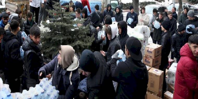 Gençlerbirliği Kulübü Kahramanmaraş ve çevresinde yaşanan felaket sonrası depremzedeler için malzeme yardımı topladı