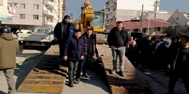 İzmit'in iş makineleri Kırıkhan’a ulaştı