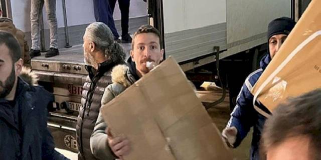 Fenerbahçe'de Mert Hakan Yandaş'tan yardım çalışmalarına destek!