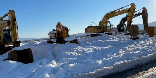 Bingöl'de bu iş makinaları neyi bekliyor?