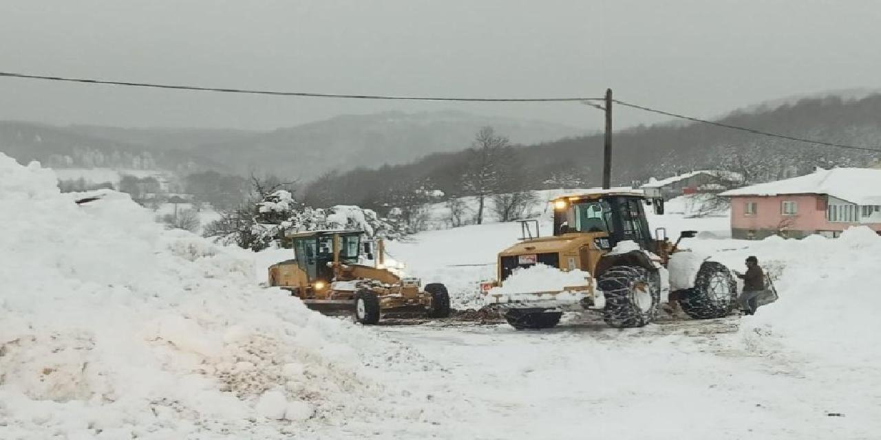 Bursa'da karla mücadeleye devam... 694 mahalle yolu ulaşıma açıldı