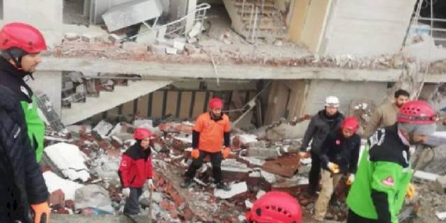 RİKE 90 kişiyle deprem bölgesinde hizmet veriyor