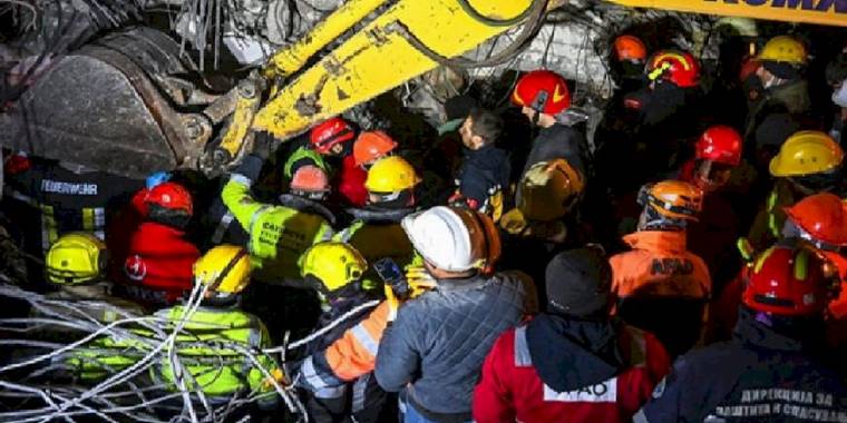 ÇAK-TİM Adıyaman’da Meltem Ünsal’ı sağ kurtardı