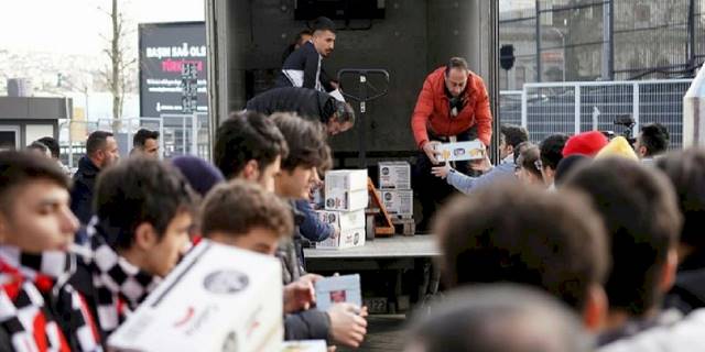 Vodafone Park’ta Kahramanmaraş ve çevresini vuran deprem için yardım toplama çalışmaları devam ediyor