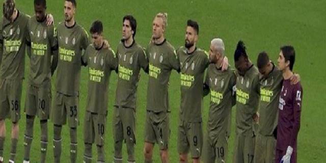 İtalya'da hayatını depremde kaybedenlerin anısına saygı duruşu