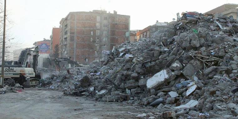 Abdulkadir Terlik ailesini depremde kaybetti: Onlar için pes etmeyeceğim!