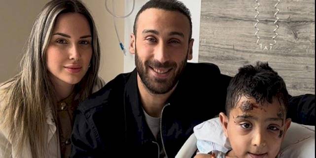 Beşiktaşlı Cenk Tosun depremzede Cavit'le görüştü