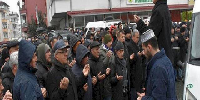 Depremde vefat eden voleybolcu Gözde Öztürk defnedildi