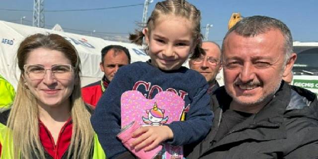 Tahir Büyükakın'dan depremzedelere yoğun ilgi