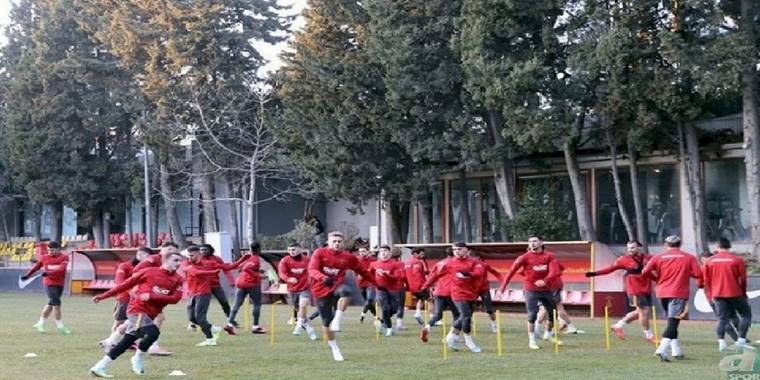 GALATASARAY HABERLERİ - Yıldızlar karması Galatasaray! İşte Okan Buruk'un yeni 11'i