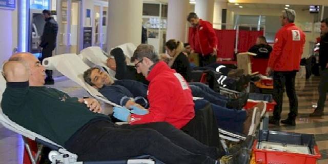 Kan Stoğuna Gölcük Belediyesi'nden Destek