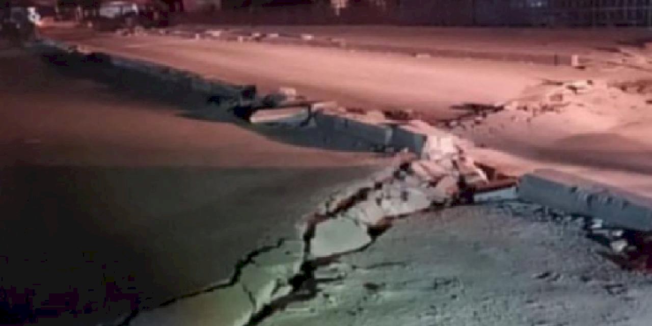 Son depremde köprüde büyük yarıklar oluştu