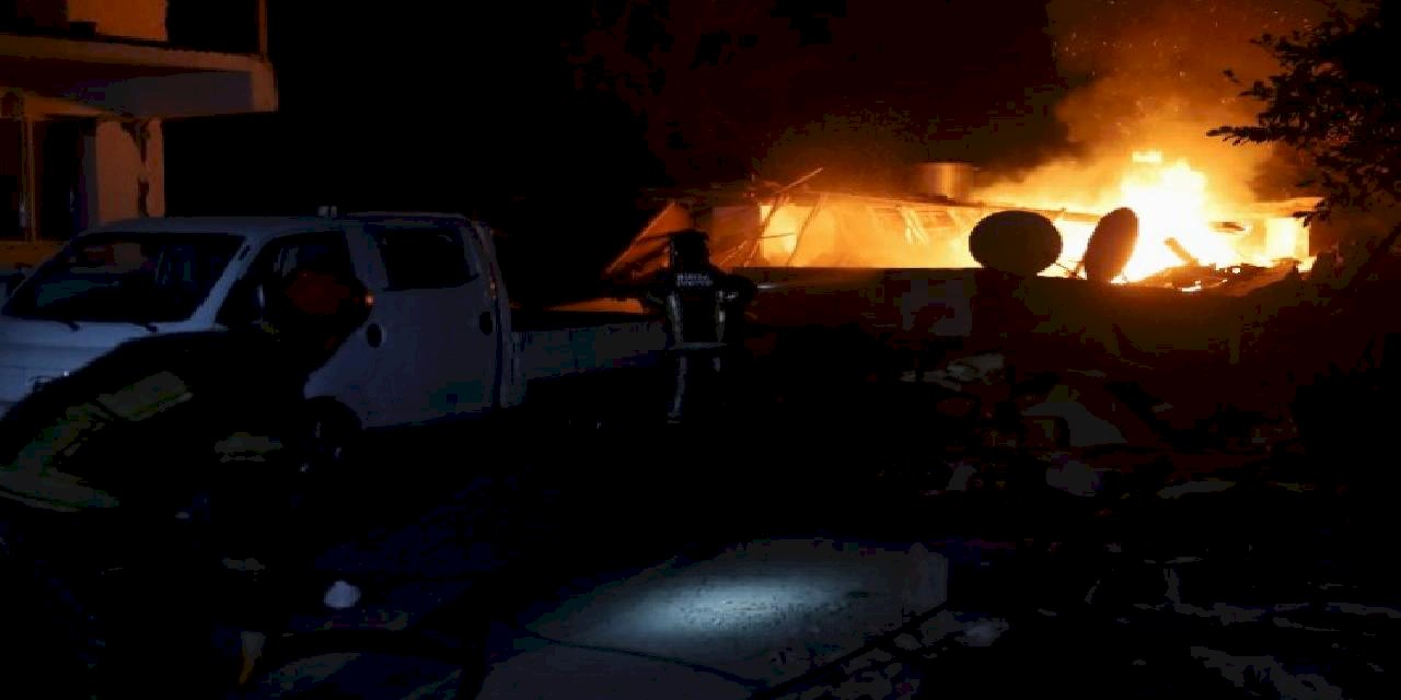 Antakya'da enkazda çıkan yangını Bursa İtfaiyesi söndürdü