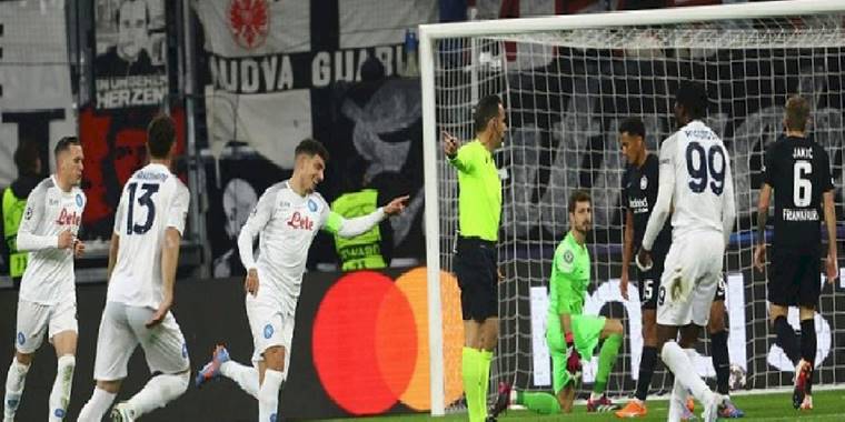 Eintracht Frankfurt 0-2 Napoli (MAÇ SONUCU - ÖZET) Napoli tur kapısını araladı!
